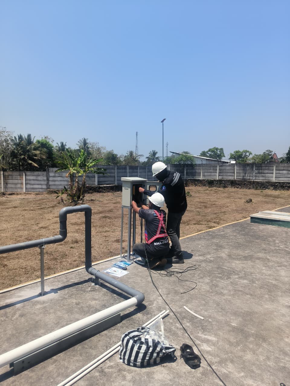 Pemasangan 6 Unit Ultrasonic Flow Meter di pabrik sepatu